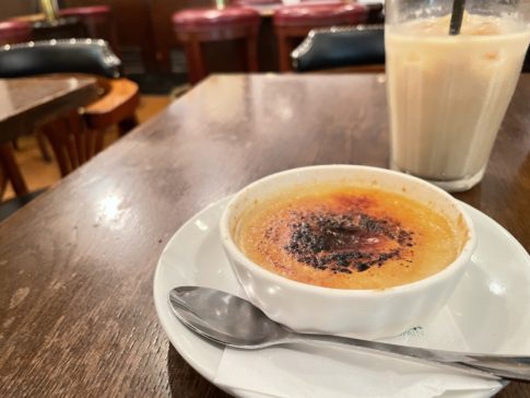渋谷の老舗カフェでいただく紅茶香るクレームブリュレ